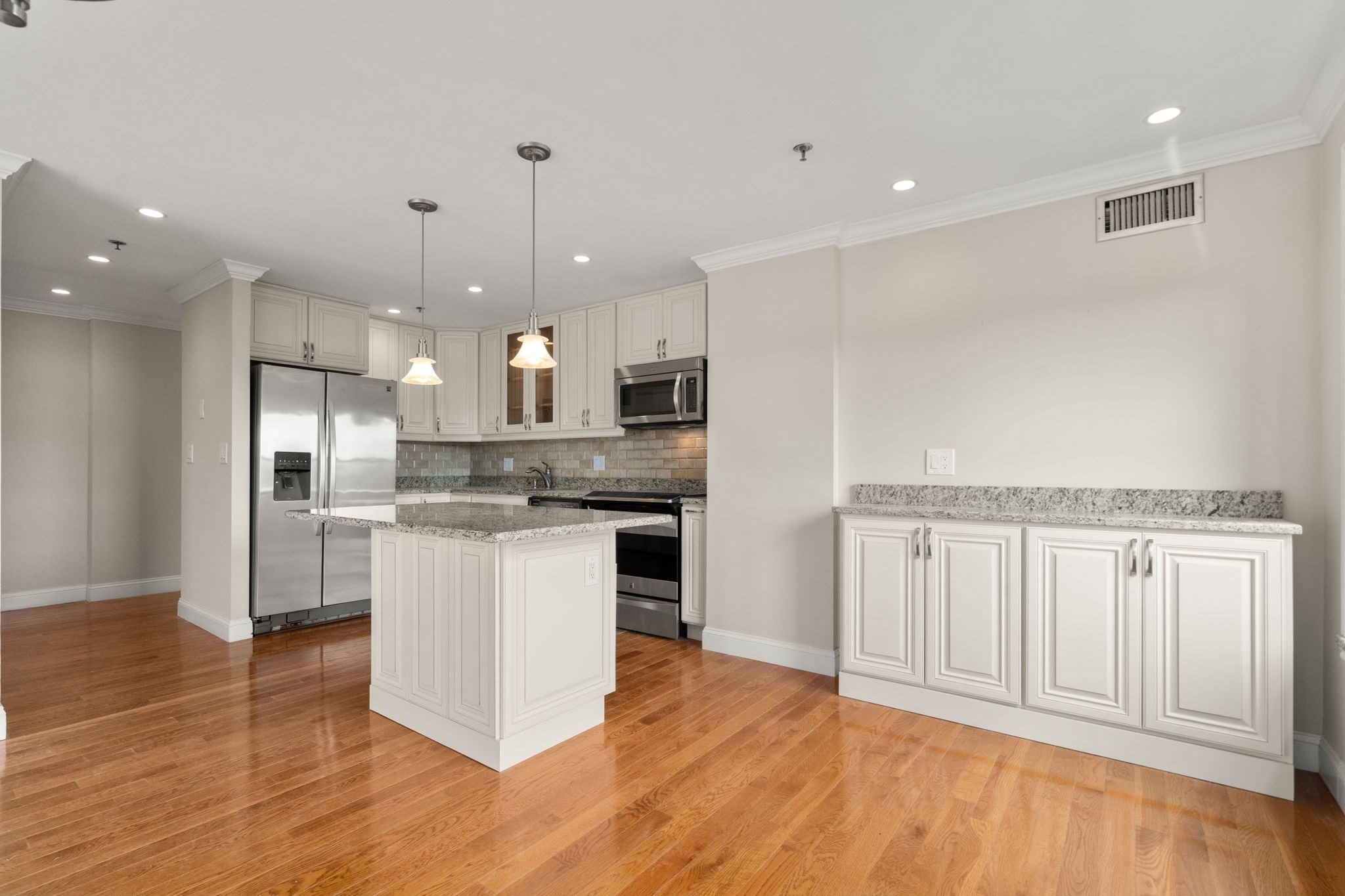16 Harcourt # 5g Property Photo 14