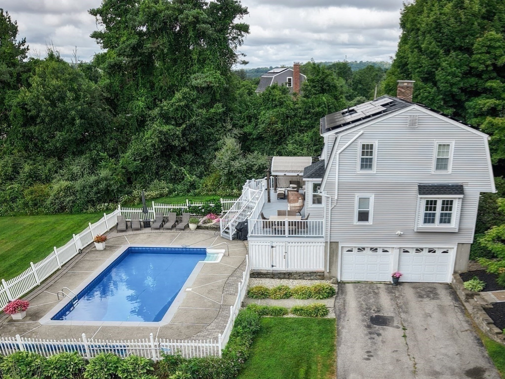 118 Mendon Rd Property Photo 2
