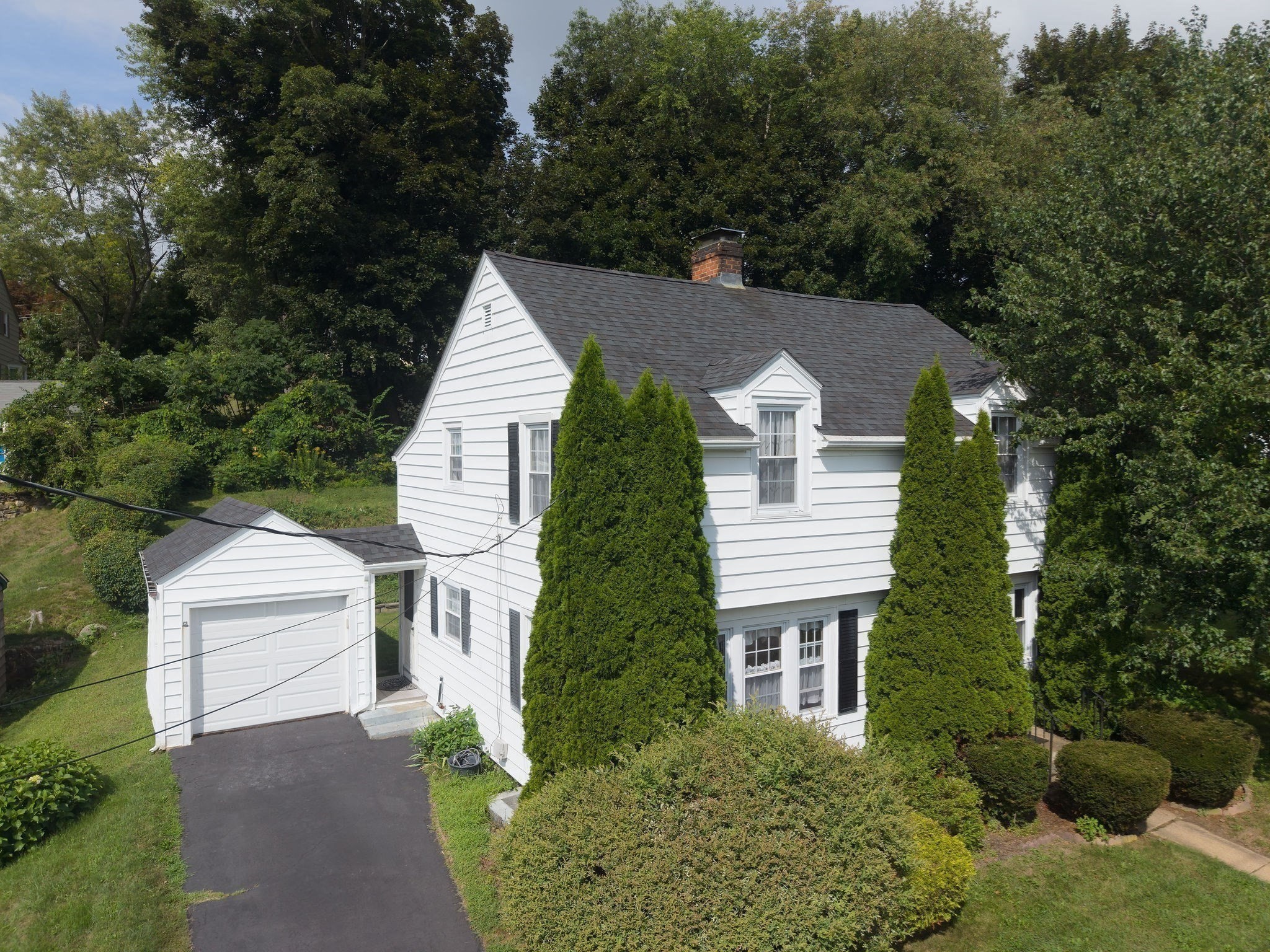 25 Westwood Pkwy Property Photo 2