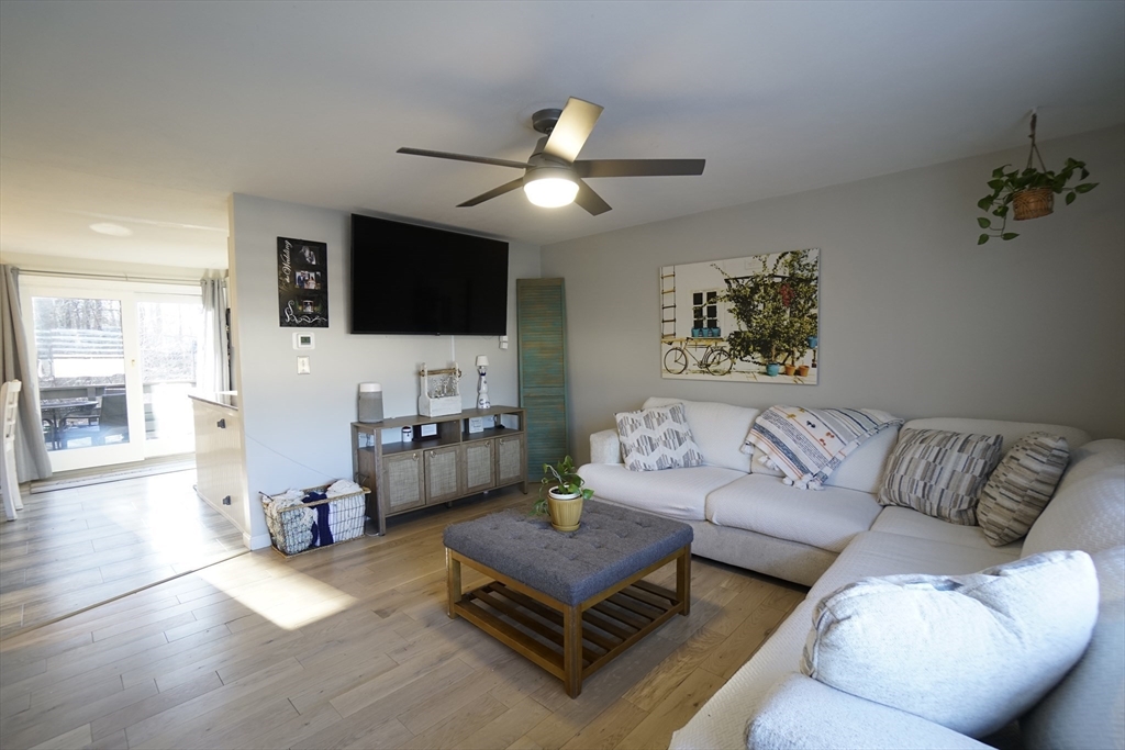 152 E Bacon St # C2 Property Photo 3