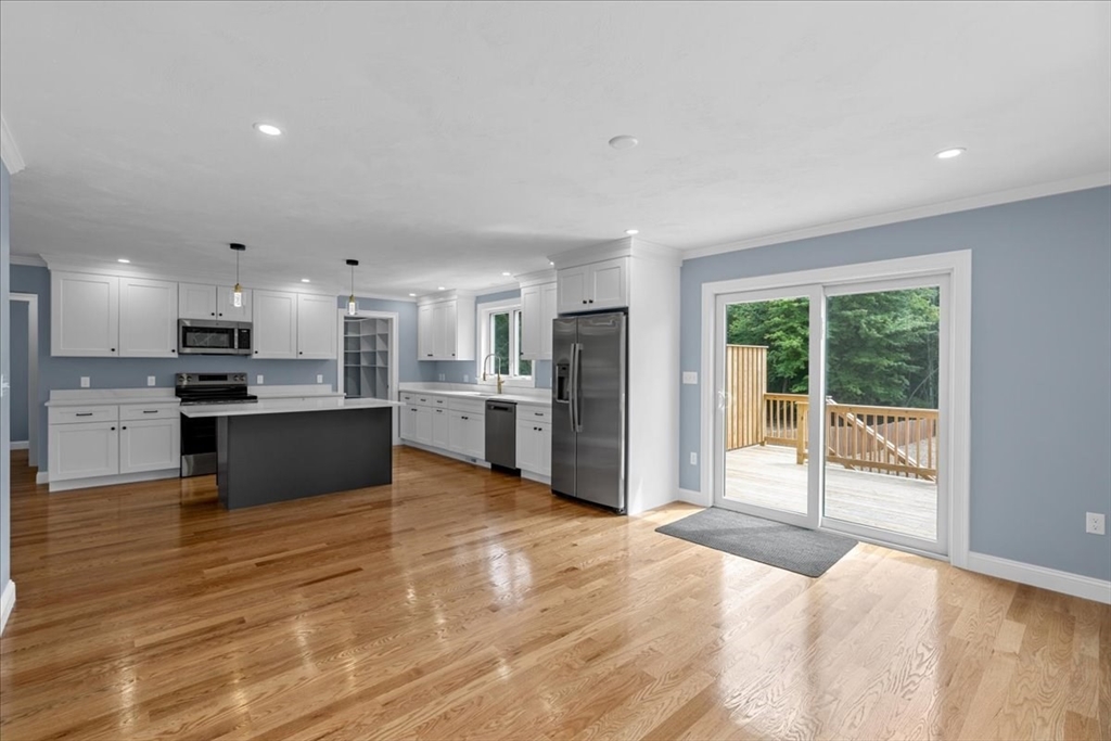 191 E Spring Street Property Photo 7