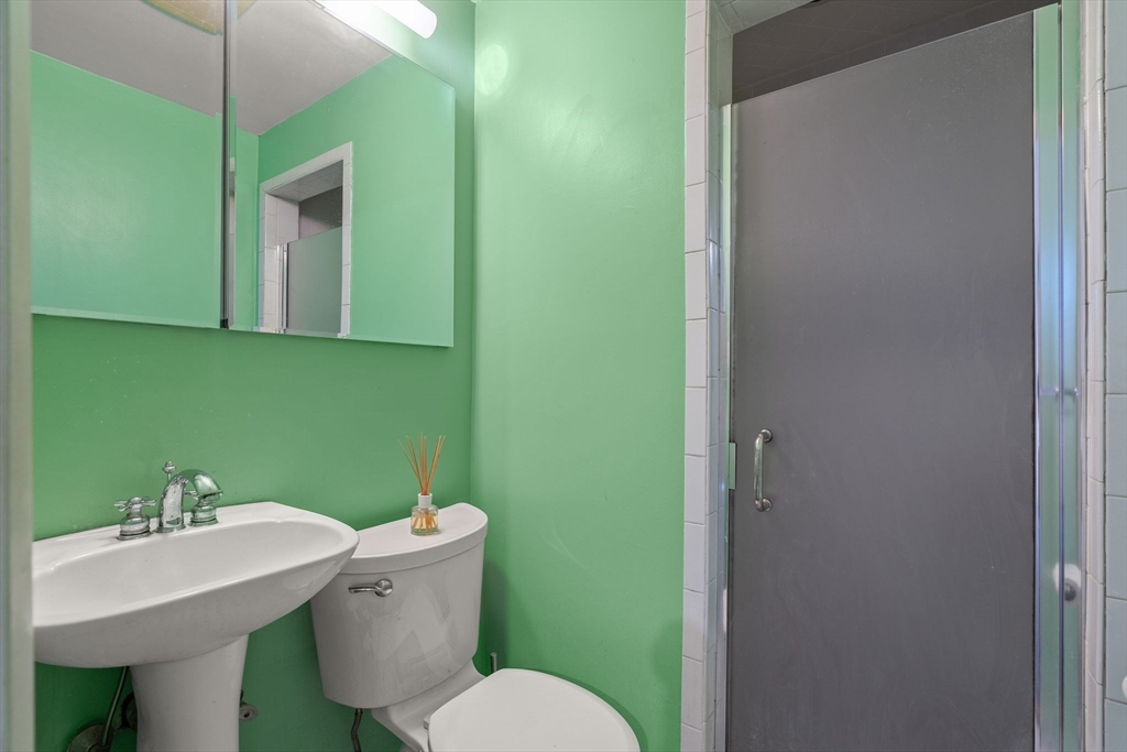 162 Endicott St # 2 Property Photo 8