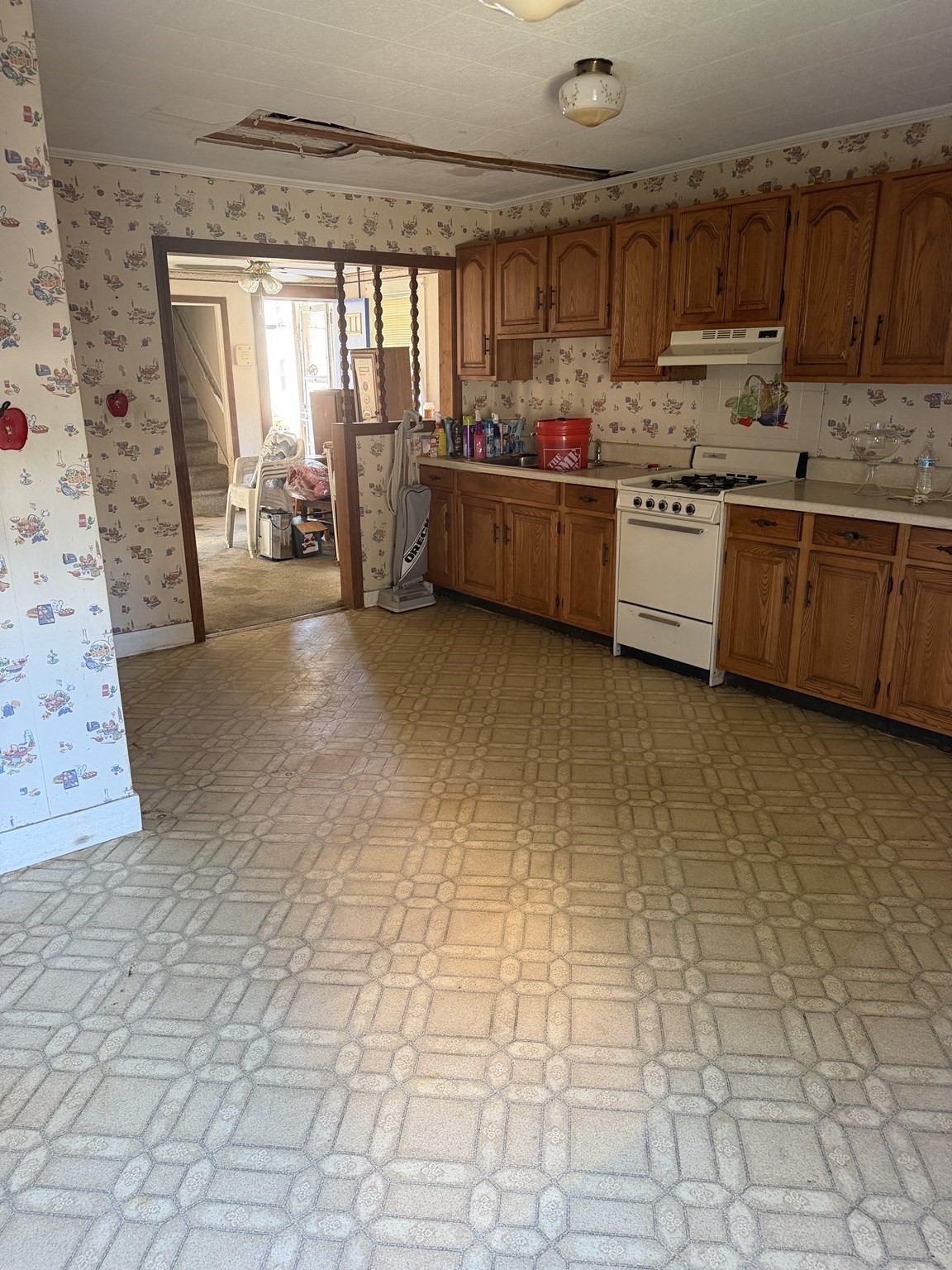 21 Everett St Property Photo 6