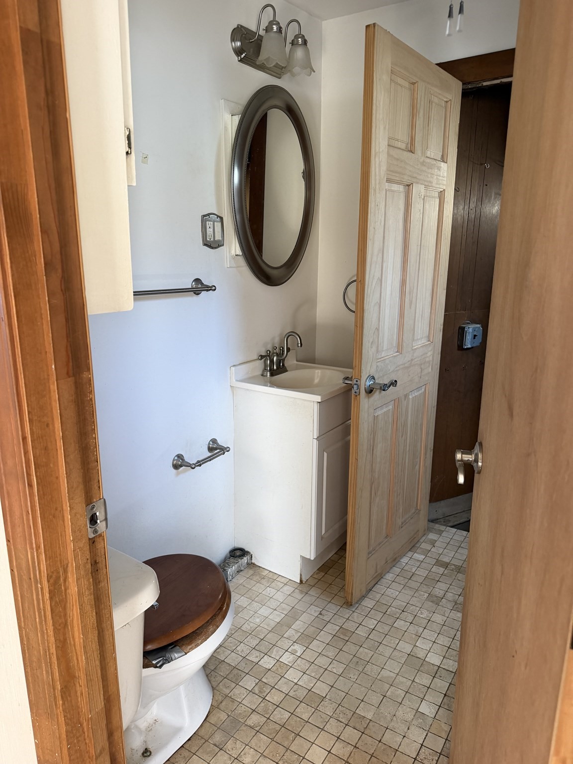 21 Everett St Property Photo 10