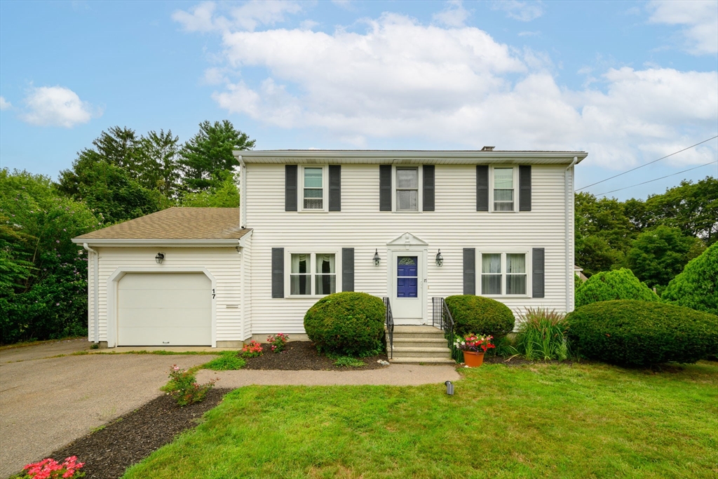 17 Woodlawn Ave Property Photo 1