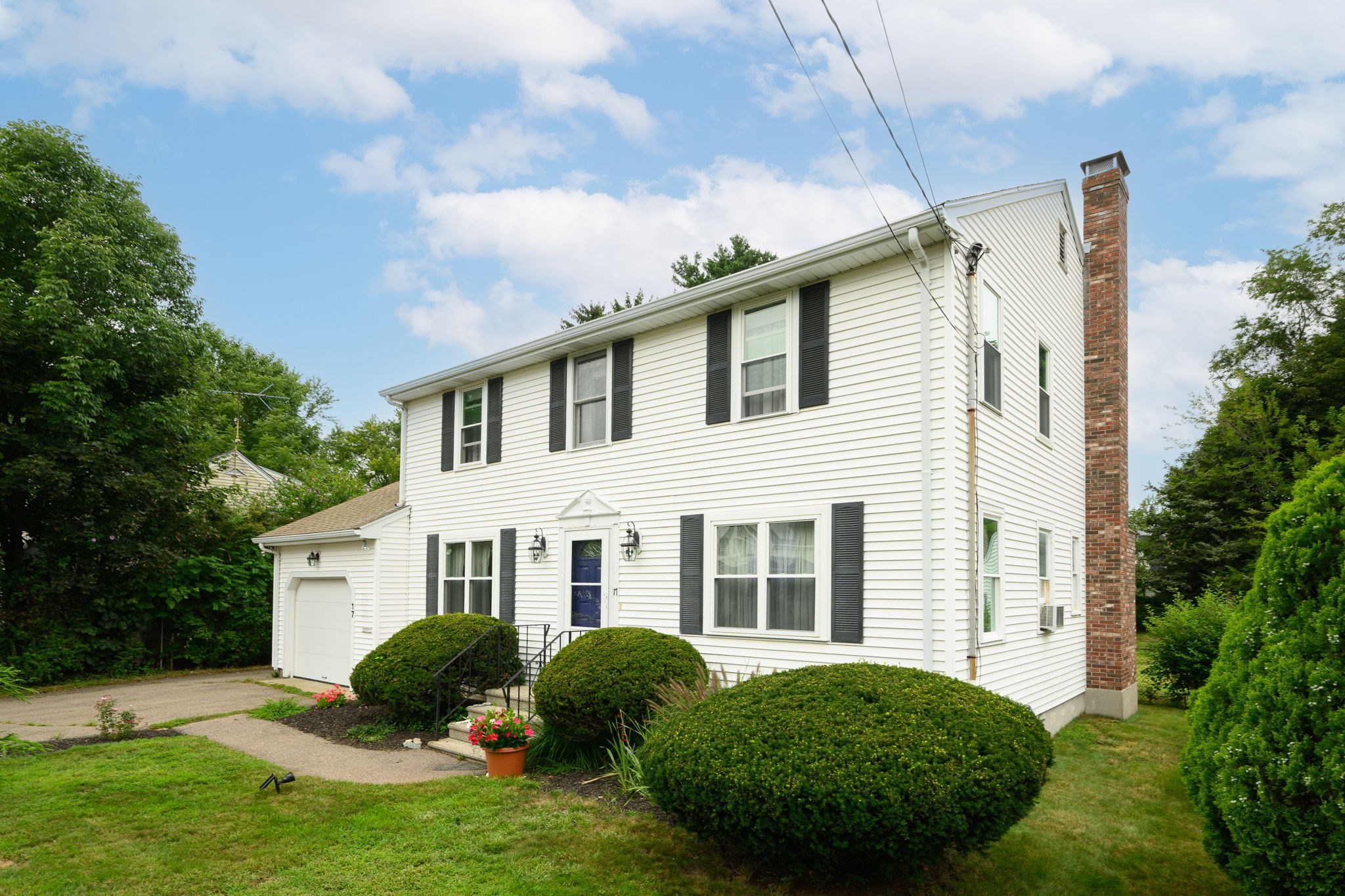17 Woodlawn Ave Property Photo 2