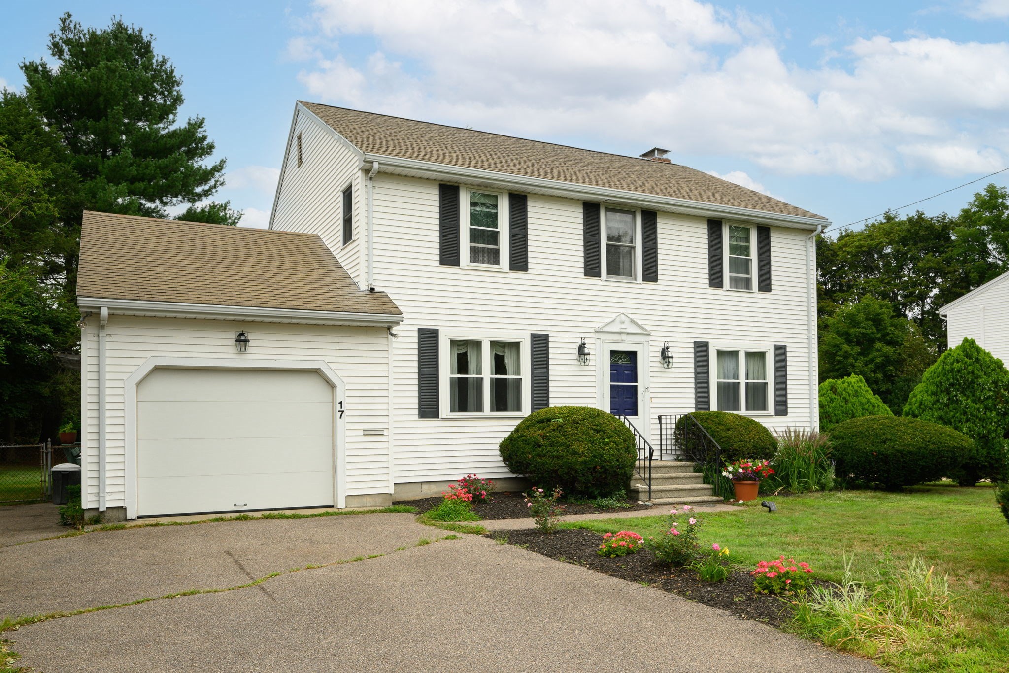 17 Woodlawn Ave Property Photo 3