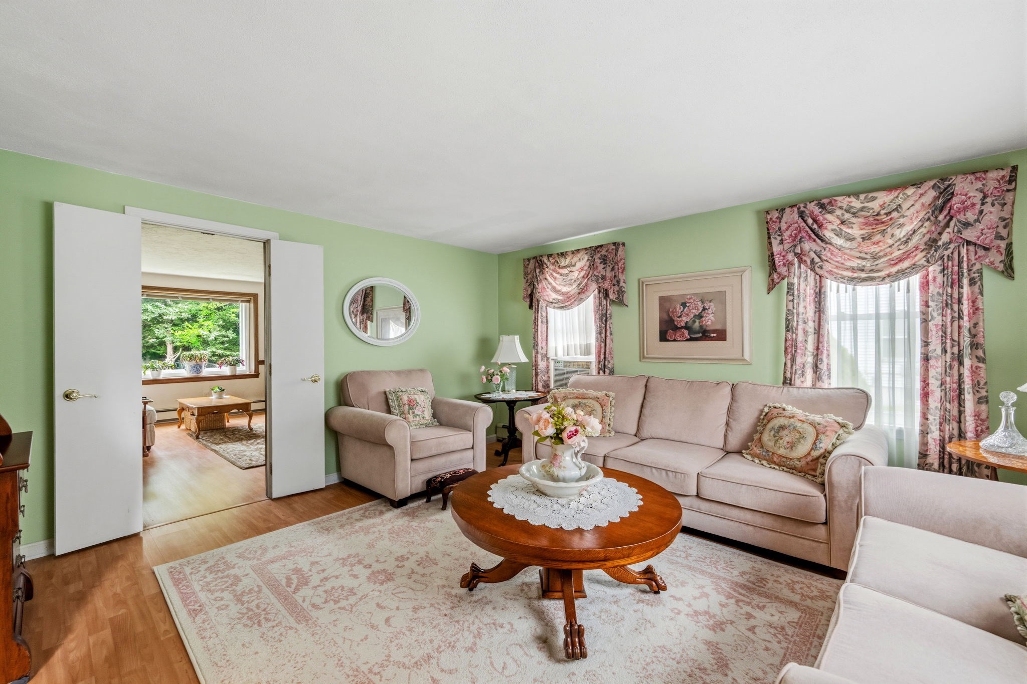 17 Woodlawn Ave Property Photo 6