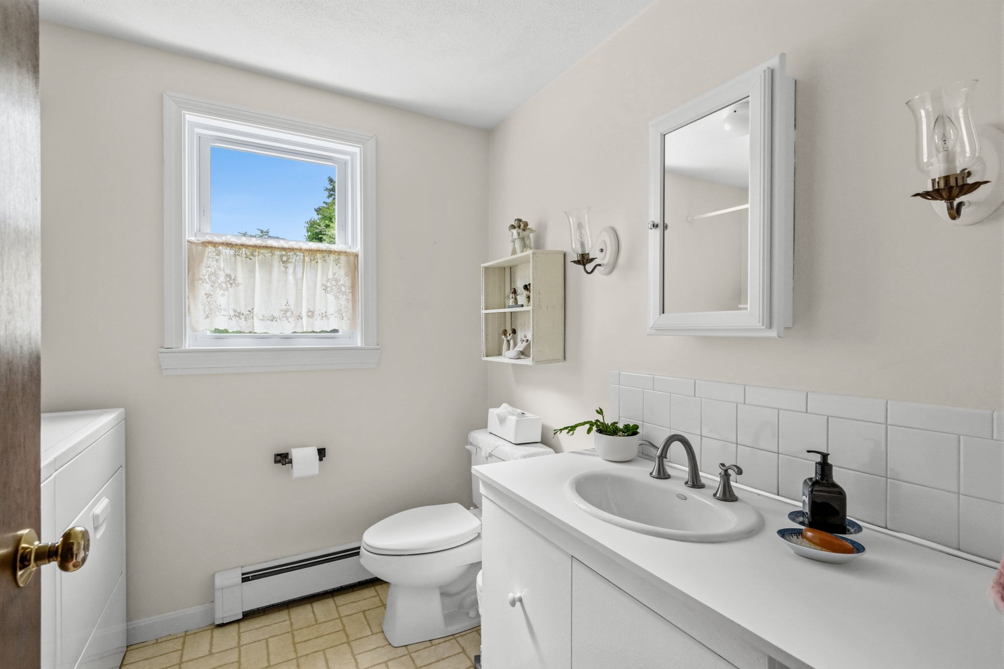 17 Woodlawn Ave Property Photo 14