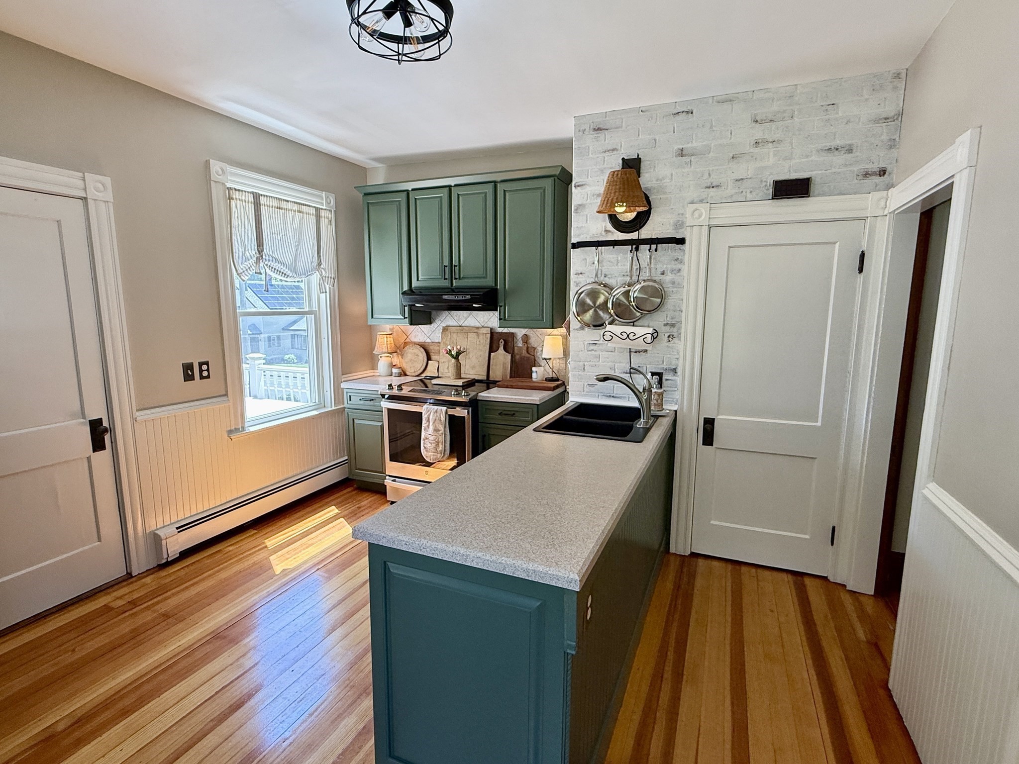 158 Main St Property Photo 5