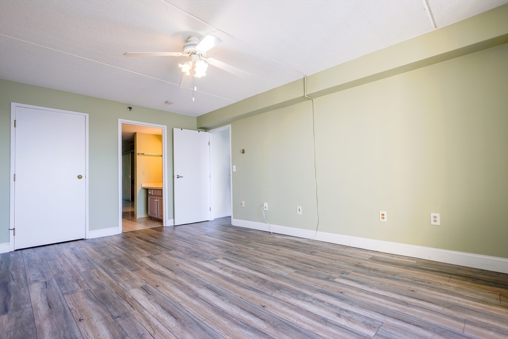 200 Cove Way # 1002 Property Photo 14