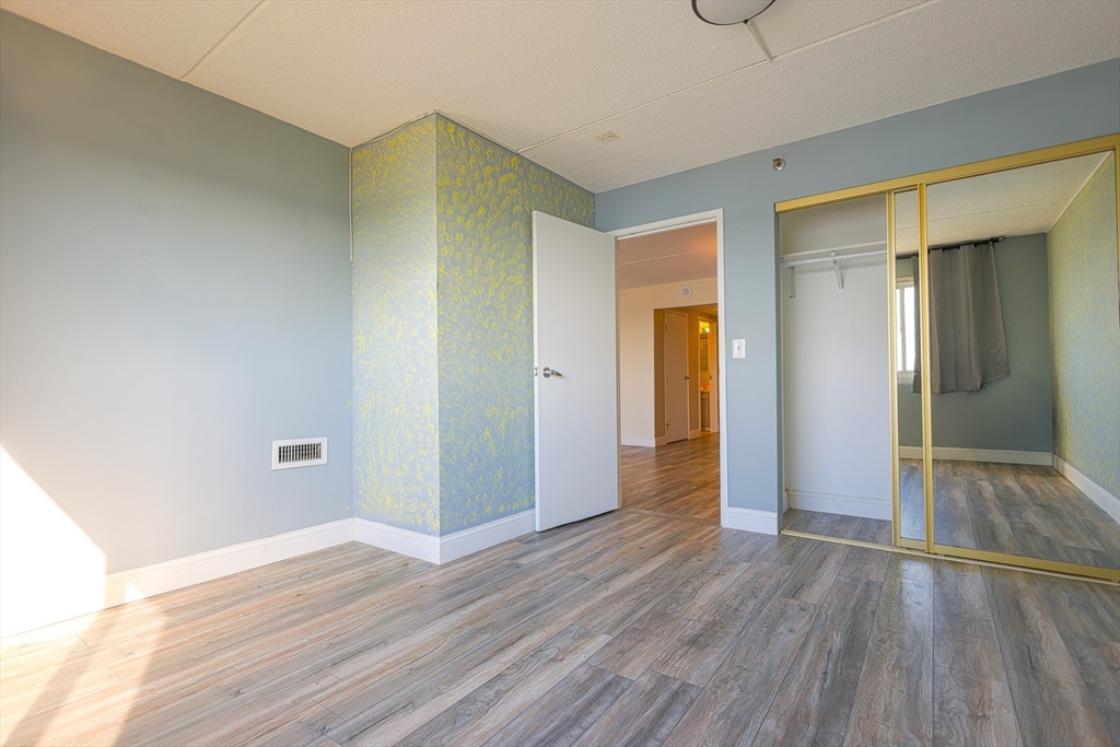 200 Cove Way # 1002 Property Photo 24