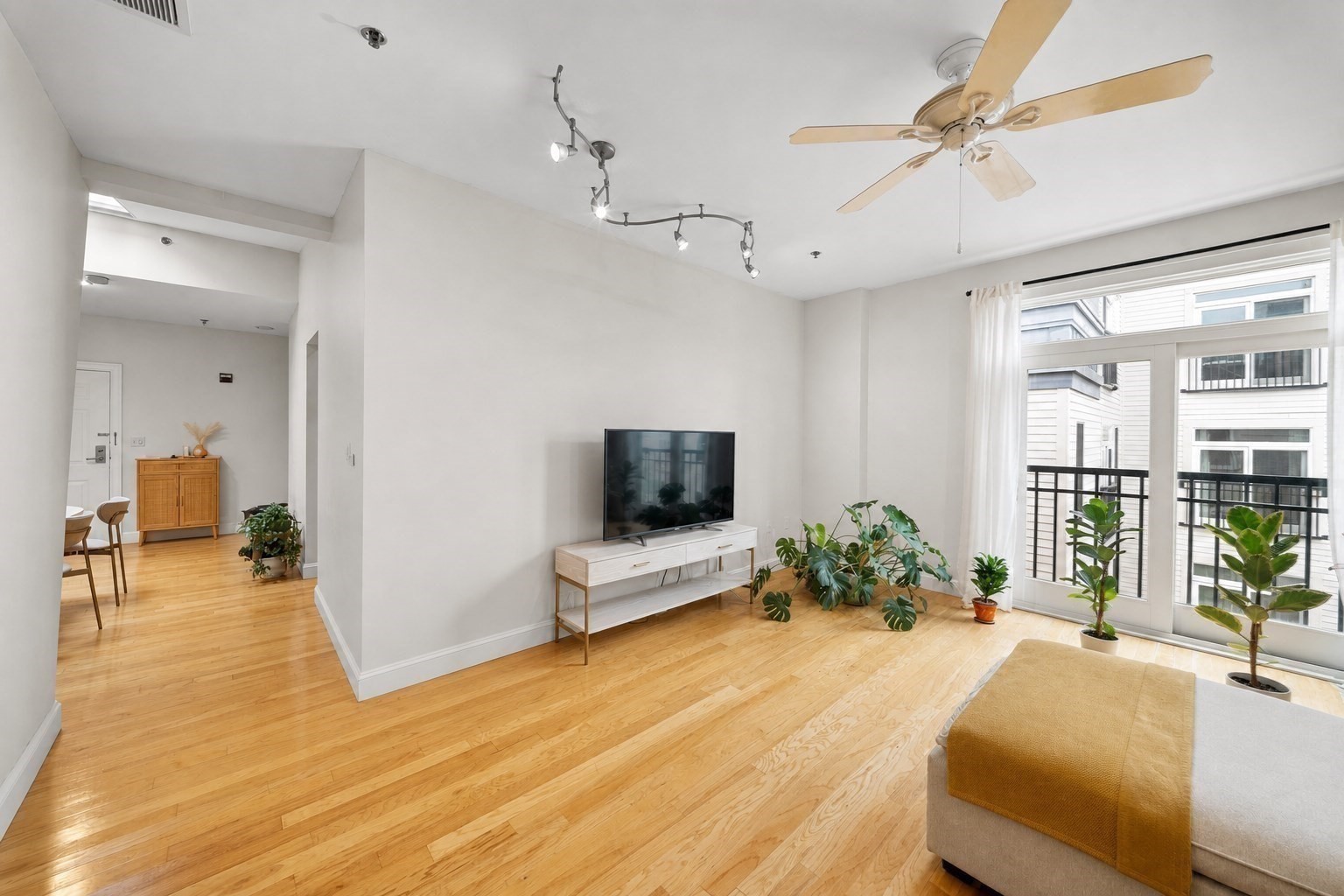 1723 Washington Street # 505 Property Photo 4