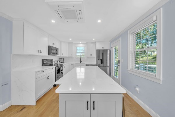 35 Holbrook Ave Property Photo 3