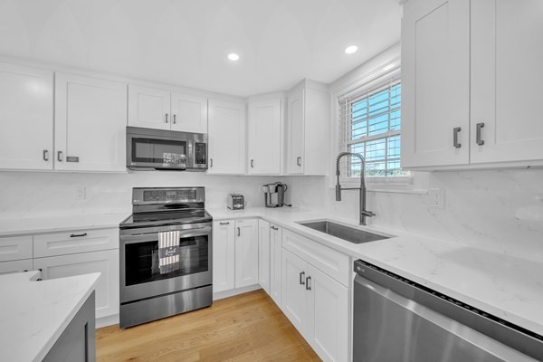 35 Holbrook Ave Property Photo 4