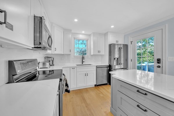 35 Holbrook Ave Property Photo 6