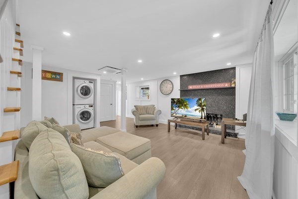 35 Holbrook Ave Property Photo 17