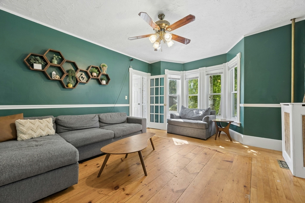 32 Winter Street Property Photo 2