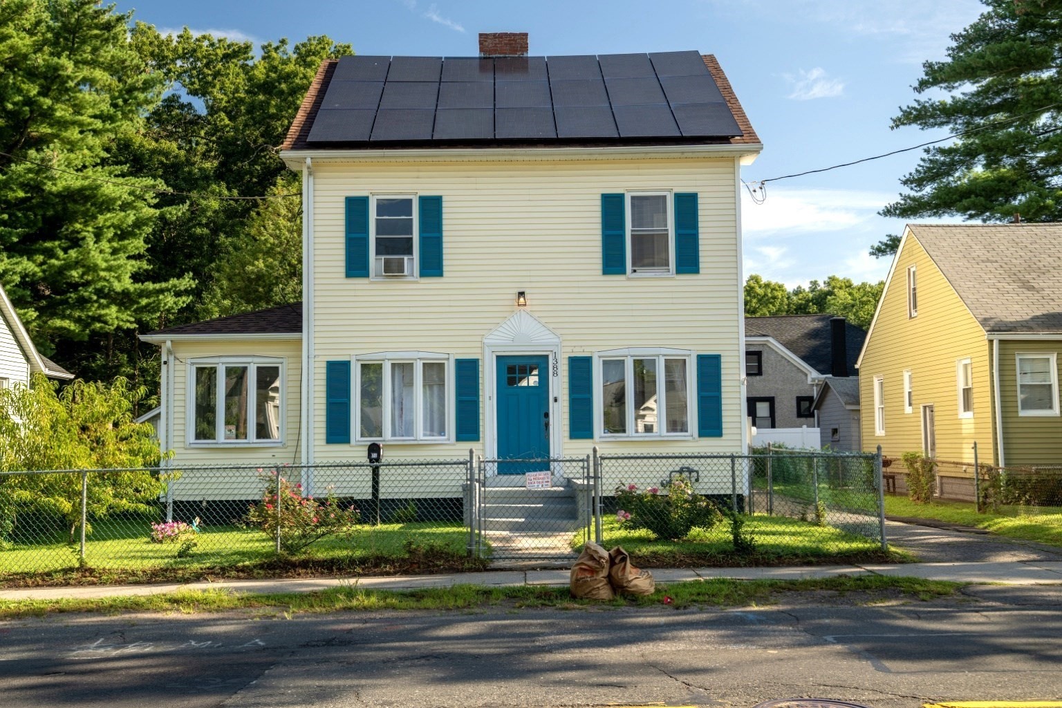 1388 Bay St Property Photo 6