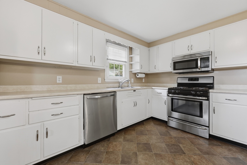 51 Lee Ave. Property Photo 4