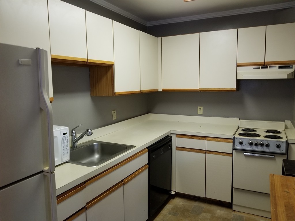 195 Thomas Burgin Pkwy # 411 Property Photo 2