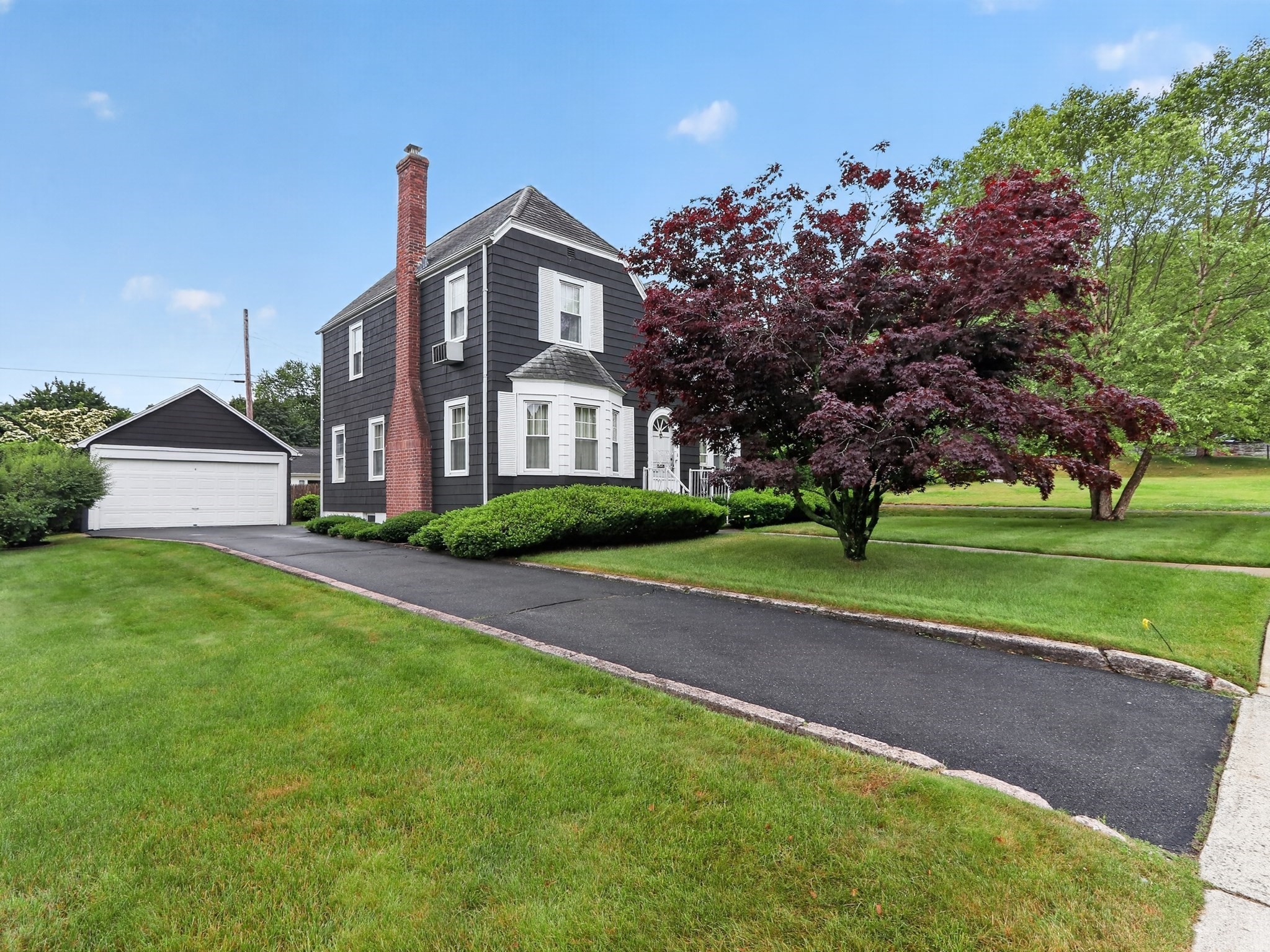 24 Lindbergh Ave Property Photo 2