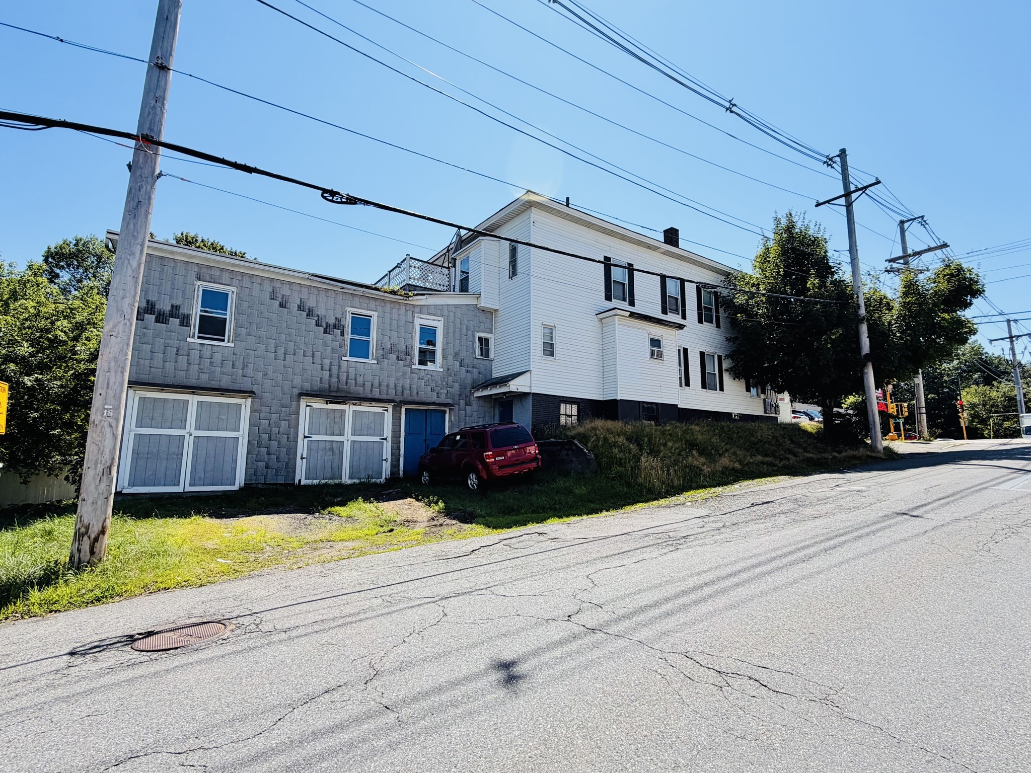719 Main St Property Photo 3