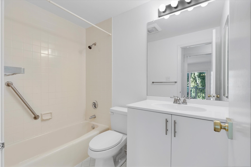 61 Fletcher Ln # F Property Photo 15