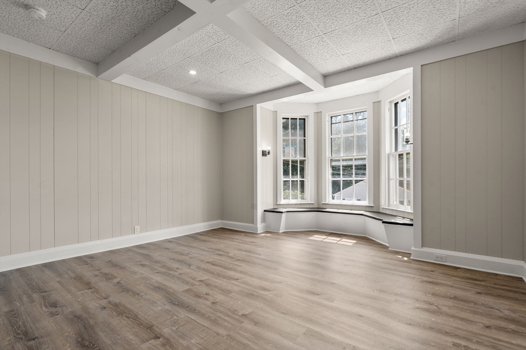 83 Oak Street Property Photo 6