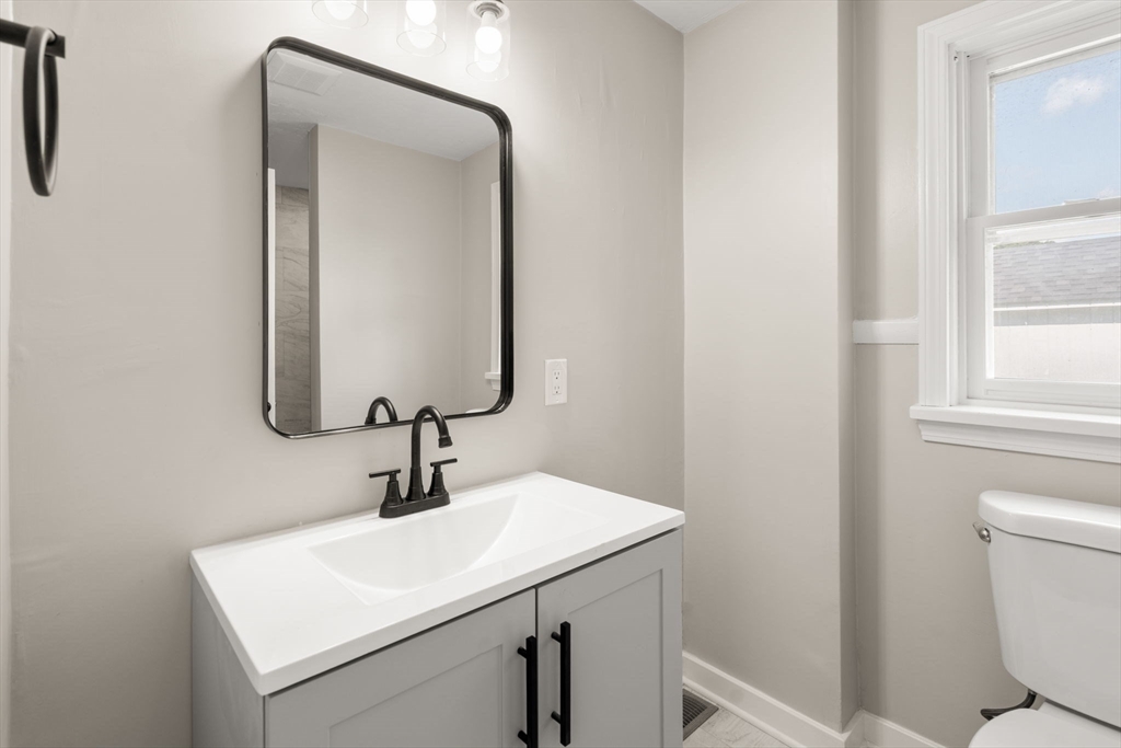 83 Oak Street Property Photo 13