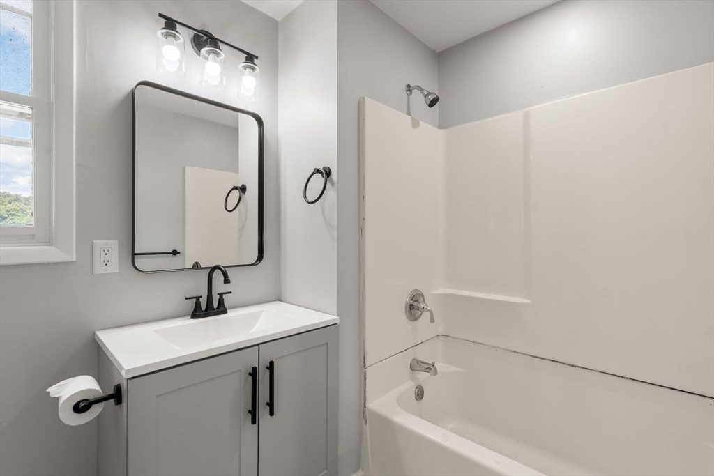83 Oak Street Property Photo 16