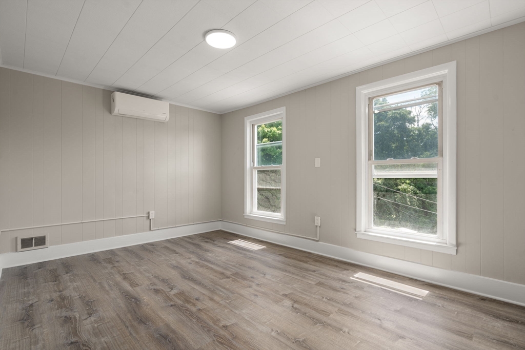 83 Oak Street Property Photo 17