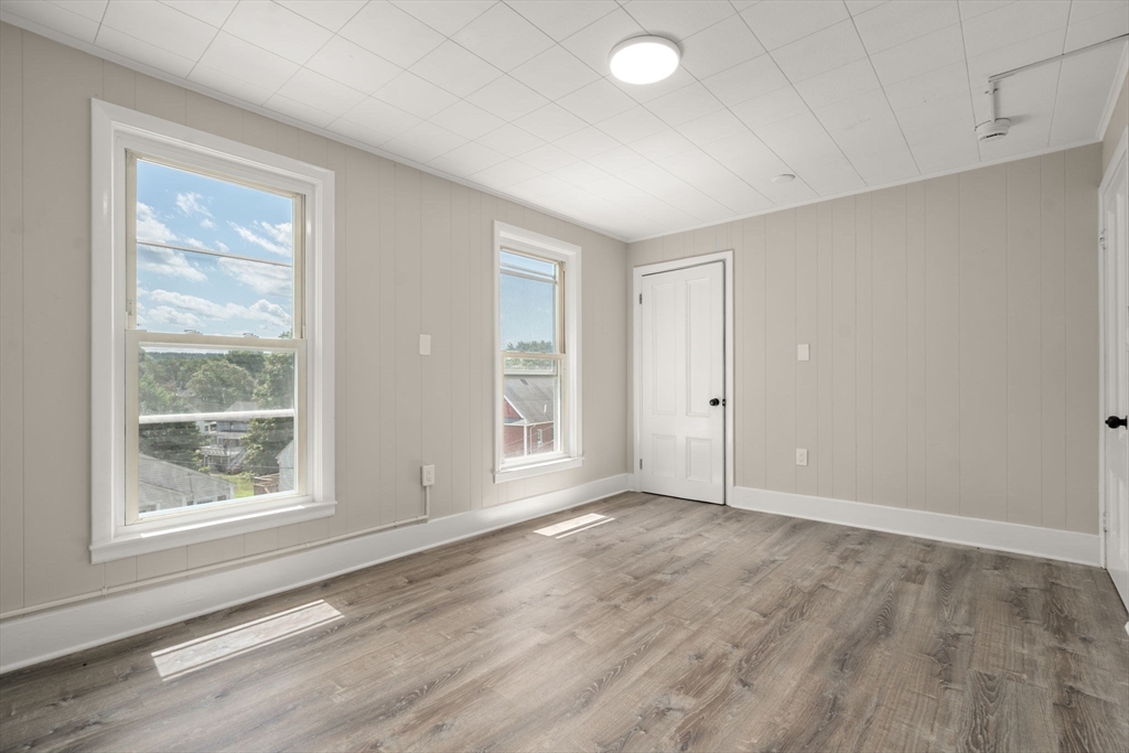 83 Oak Street Property Photo 18