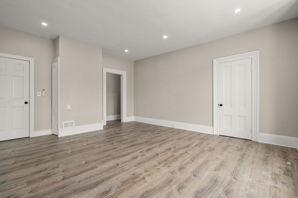 83 Oak Street Property Photo 22