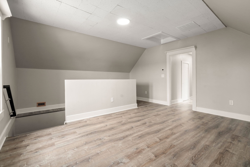 83 Oak Street Property Photo 23
