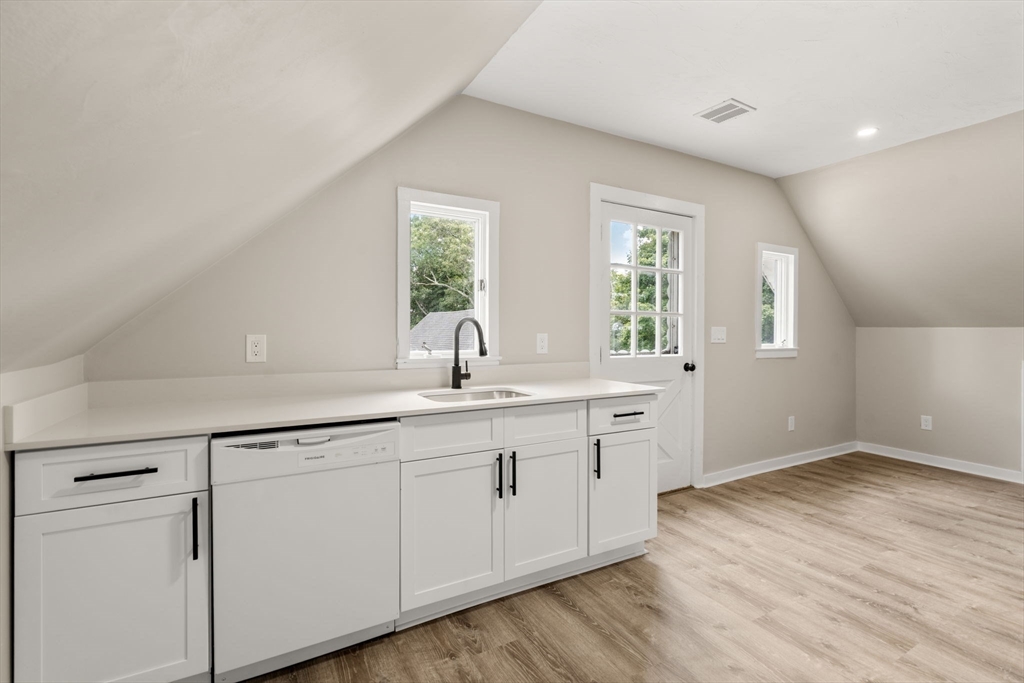 83 Oak Street Property Photo 28