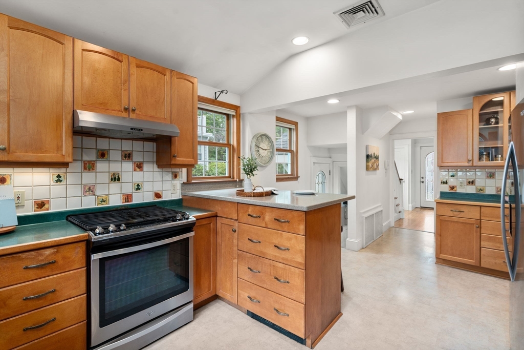 74 Van Ness Road Property Photo 10