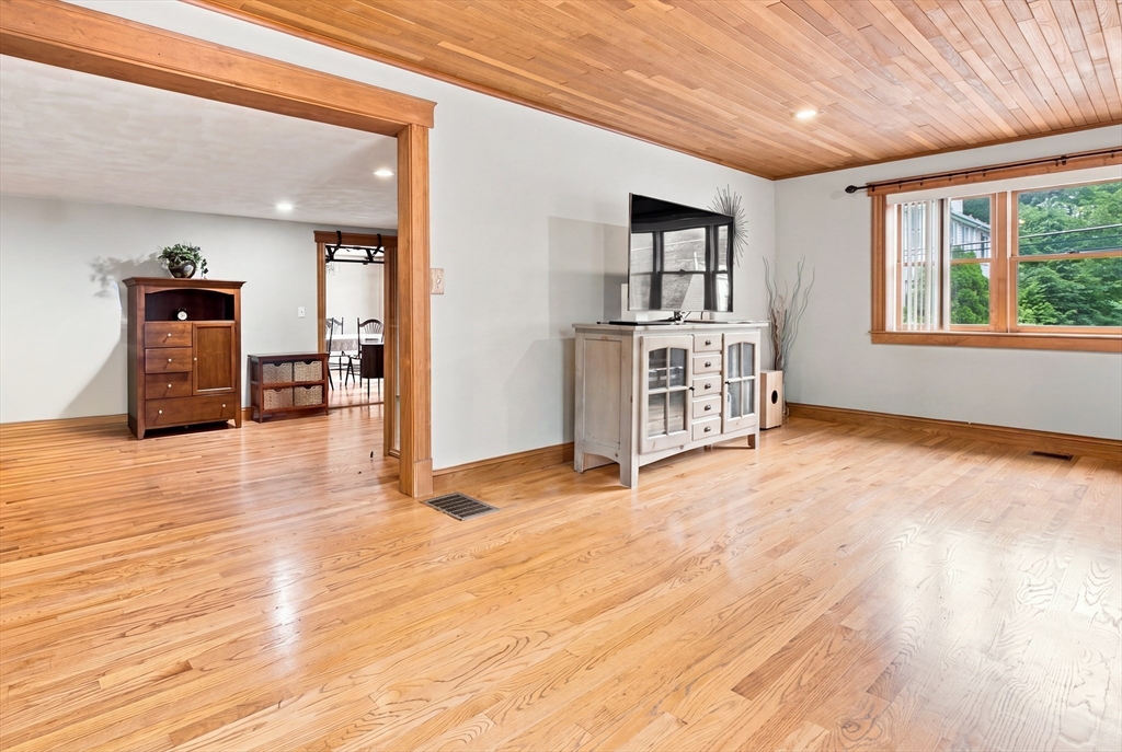 18 Gordon Rd Property Photo 6