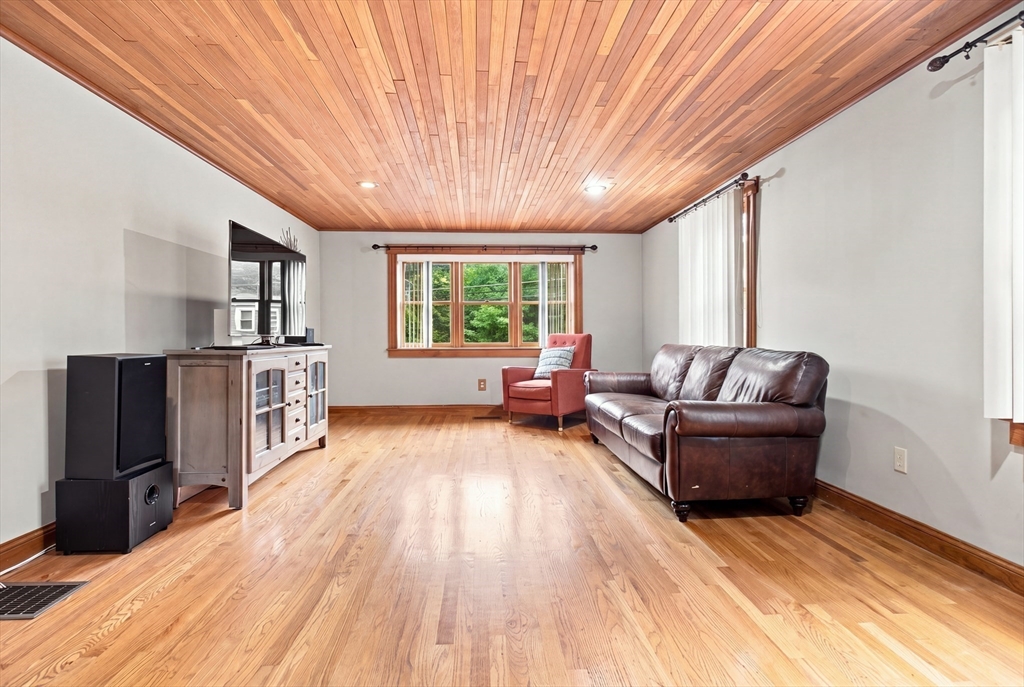 18 Gordon Rd Property Photo 8
