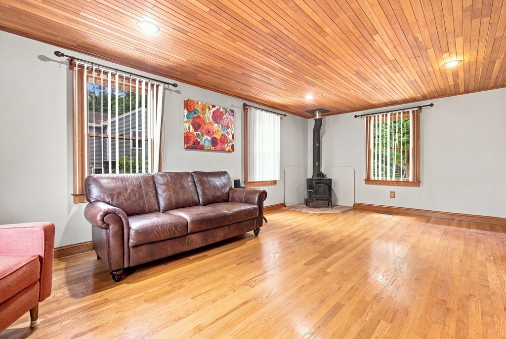 18 Gordon Rd Property Photo 9