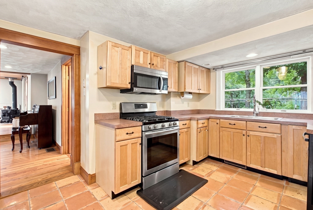 18 Gordon Rd Property Photo 16