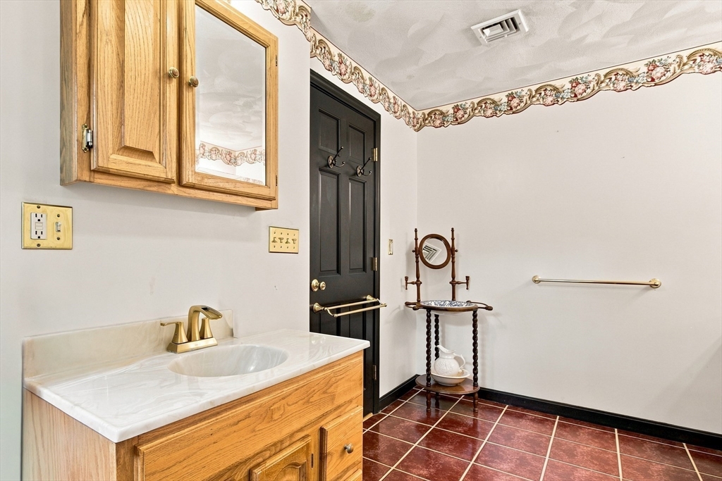 18 Gordon Rd Property Photo 28