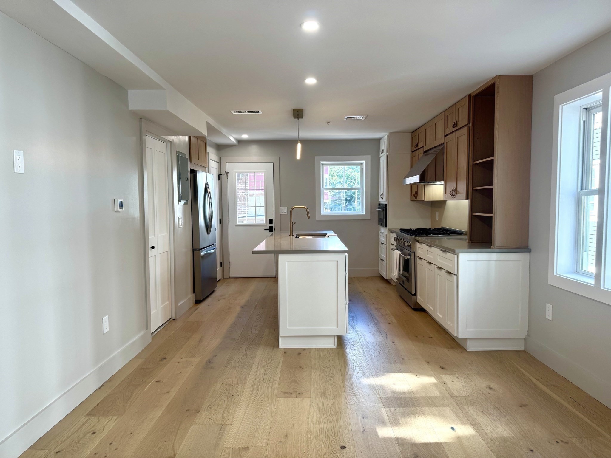 122 West Seventh St Property Photo 6