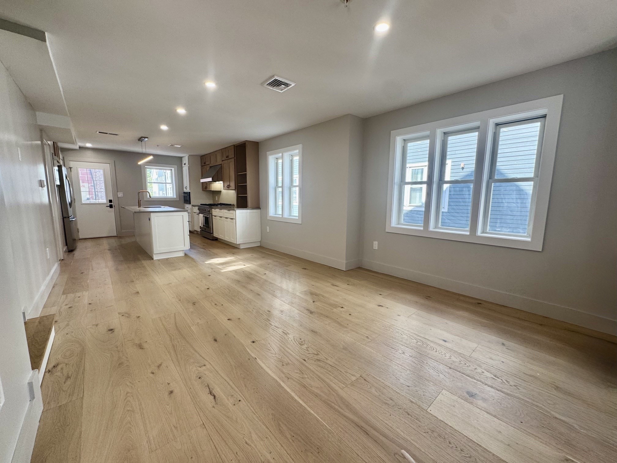 122 West Seventh St Property Photo 7
