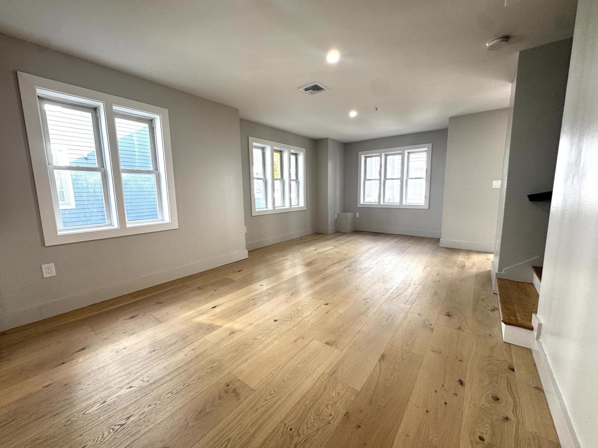 122 West Seventh St Property Photo 8