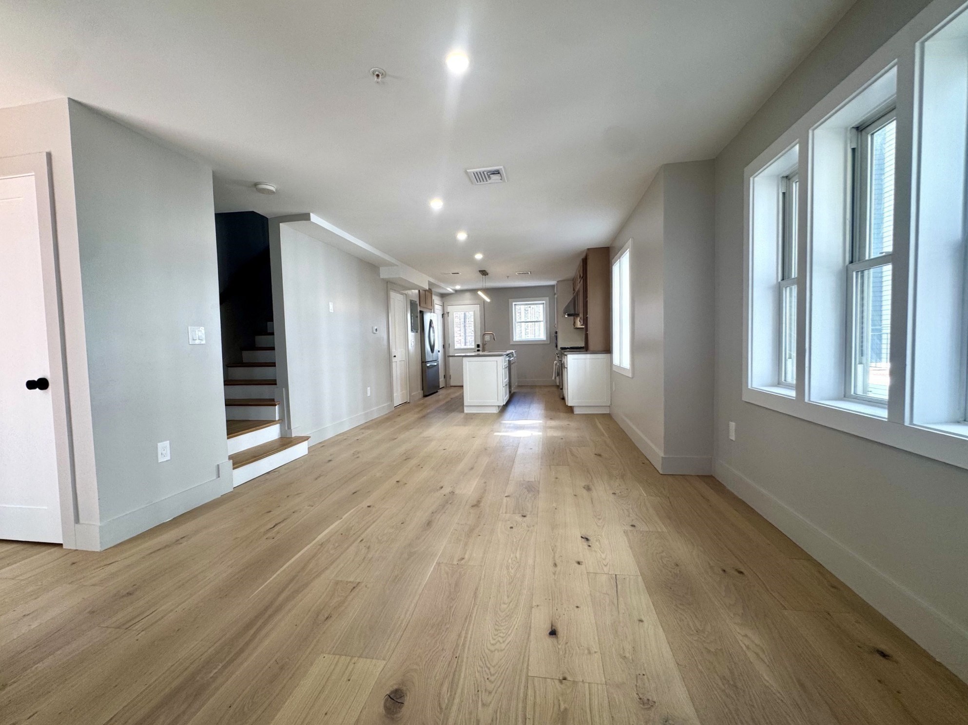 122 West Seventh St Property Photo 9