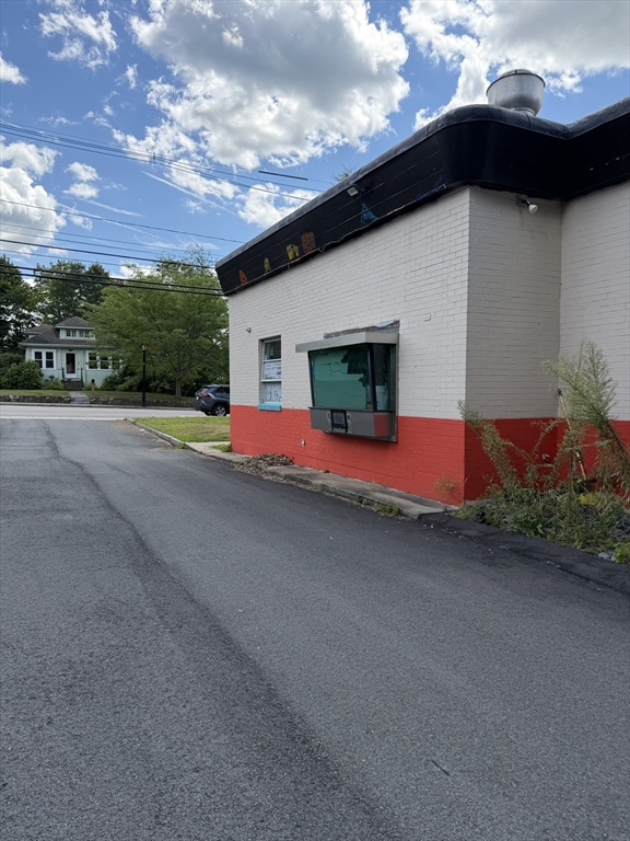 925 Main Street Restaurant Property Photo 3