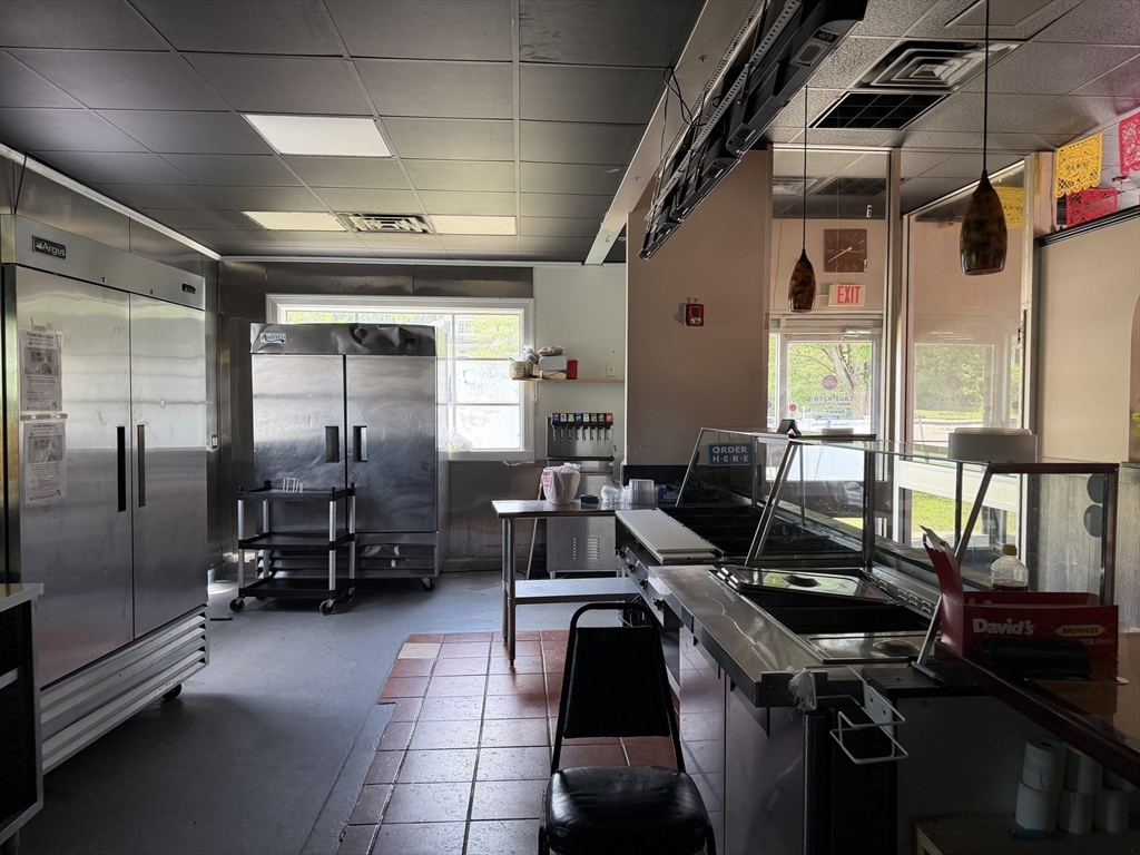 925 Main Street Restaurant Property Photo 11