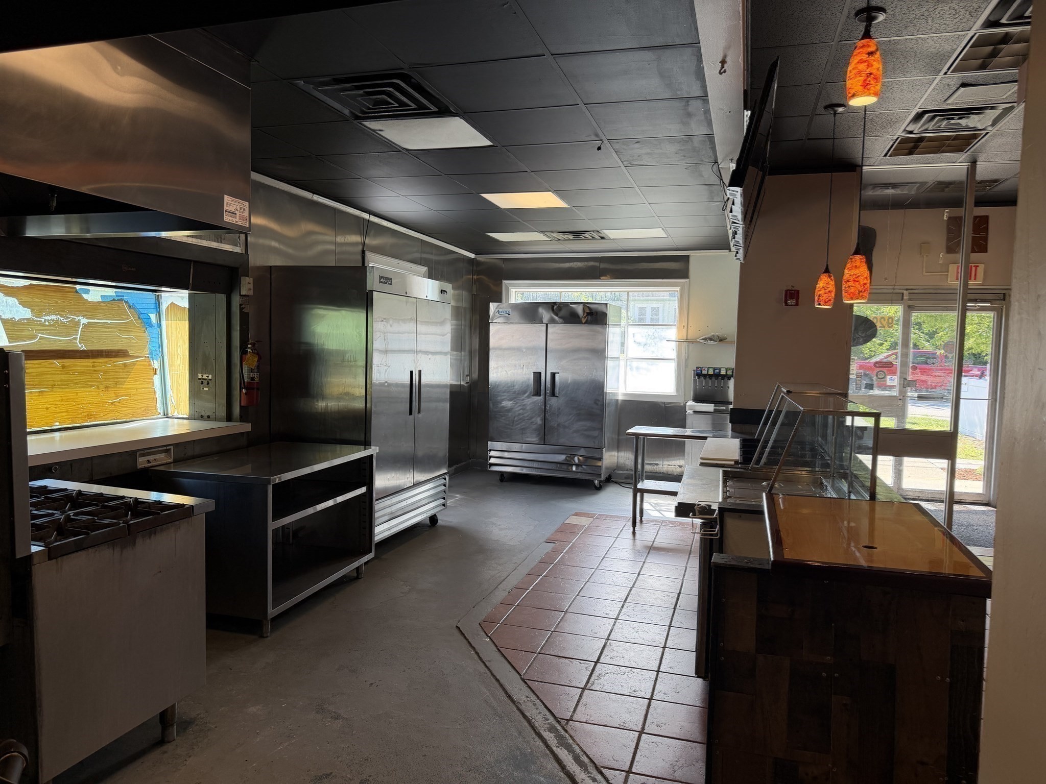 925 Main Street Restaurant Property Photo 13