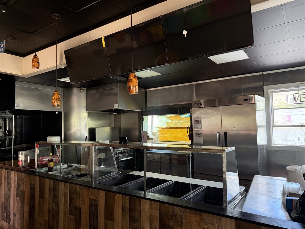 925 Main Street Restaurant Property Photo 14